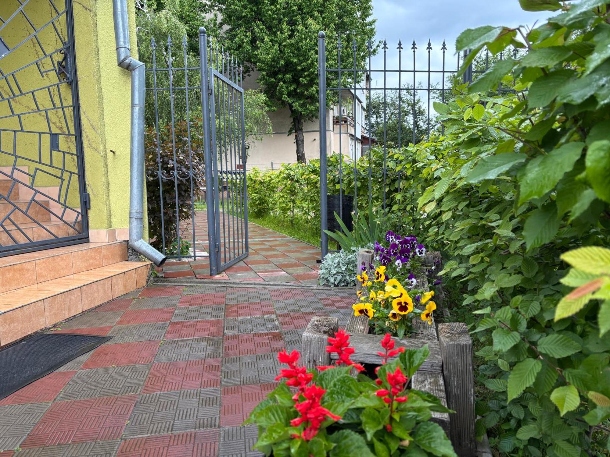 Авіа Apartamento Uzhhorod Exterior foto